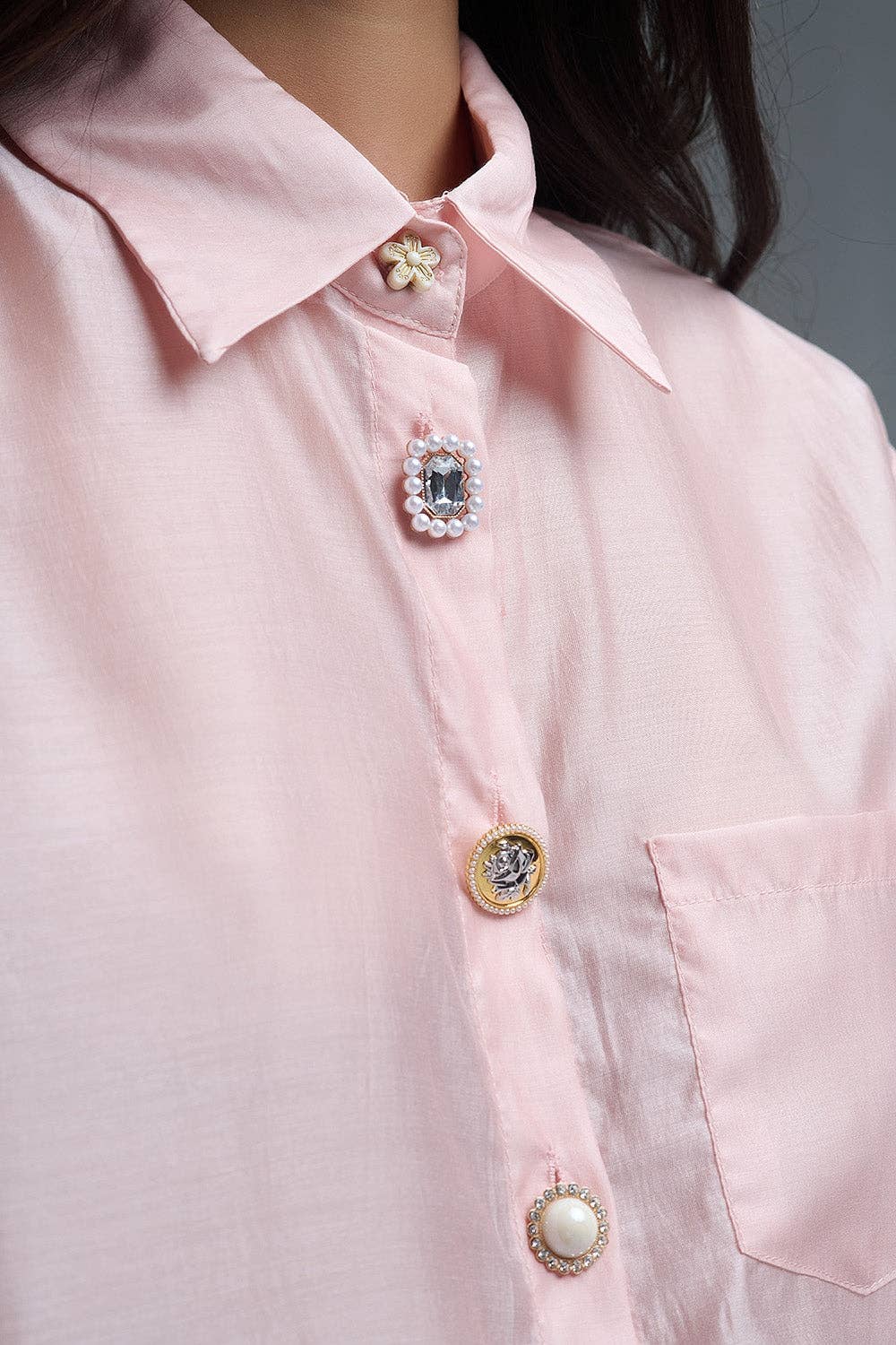 PINK Locker geschnittenes seidiges Hemd mit Knopfdetail in Pink für den Großhandel auf Faire6