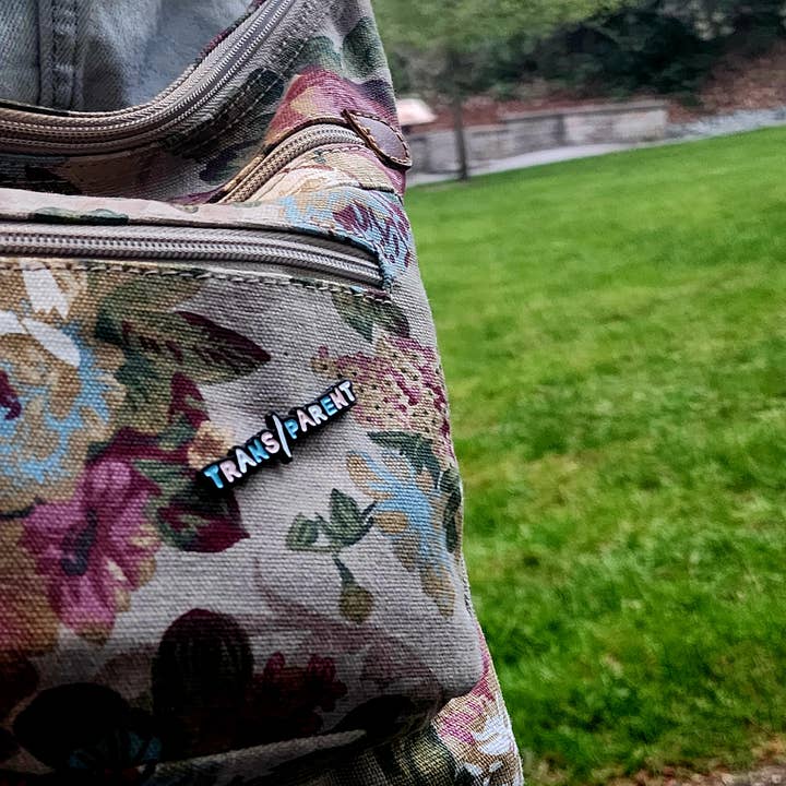 Arledge Comics - Venta al por mayor Botón/prendedor - Pin esmaltado transparente para padres transgénero2