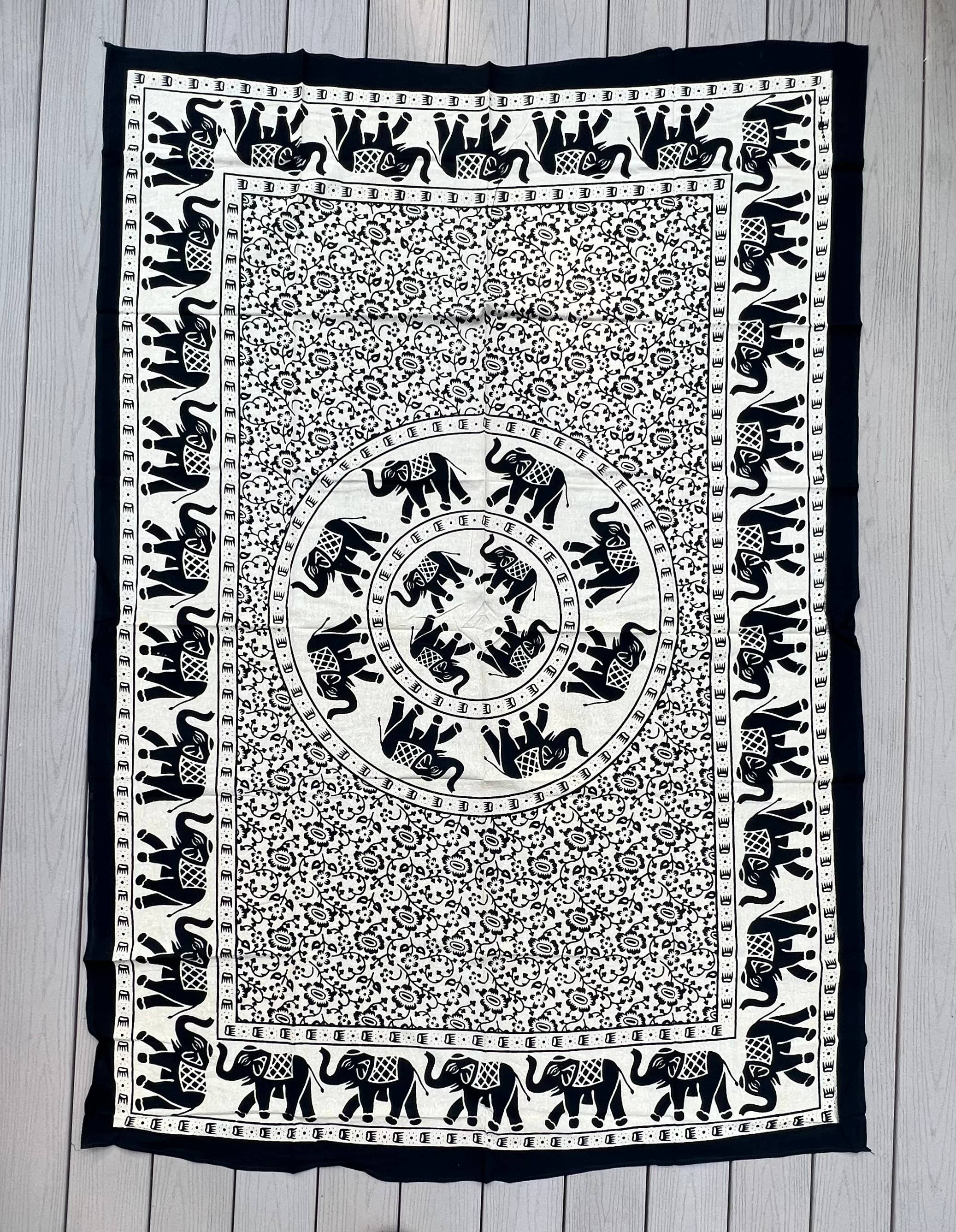 Lungta Imports - Vendita all'ingrosso Arazzi/Tessuti d'arredo - Arazzo Elephant Mandala 80 «X50" Bianco13