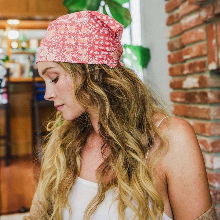 Batik Bandana Pink Wildflower, 100% Baumwolle, handgefärbtes Haartuch, Muttertagsgeschenk für den Großhandel von Kasih Co-op