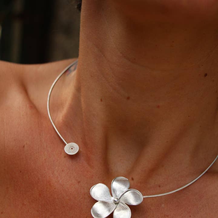 necklace “Filifrangipane” for wholesale by Etcaetera Création