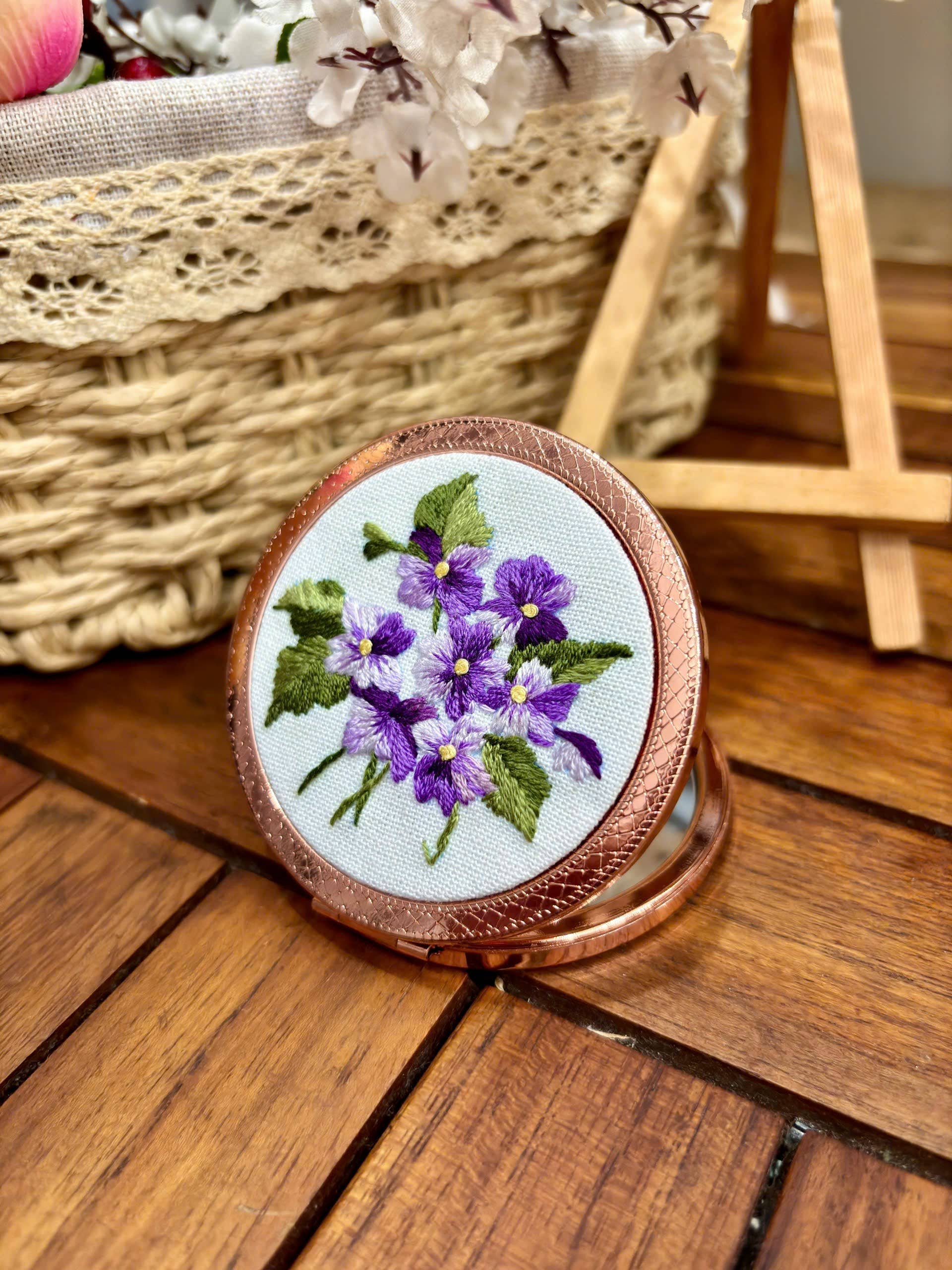 Maple Dream Store – Engroshandel Kompaktspejl – Premium Vintage Blomstret Håndbroderet Lommespejl31