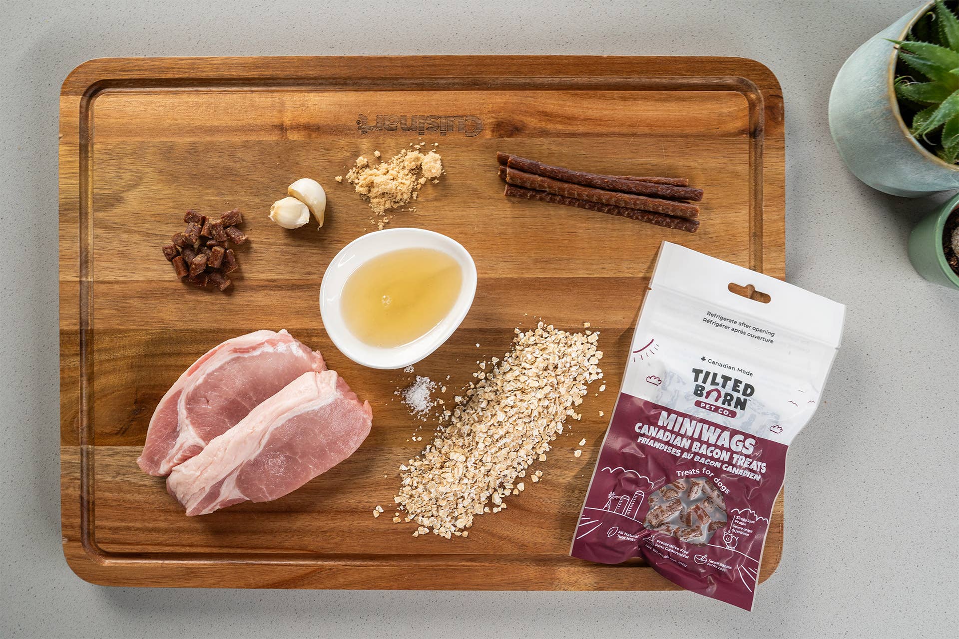 Tilted Barn Pet Co. - Vente Friandises – chien - Friandises Canadian Bacon Miniwags pour chiens 100g/3,53 oz2