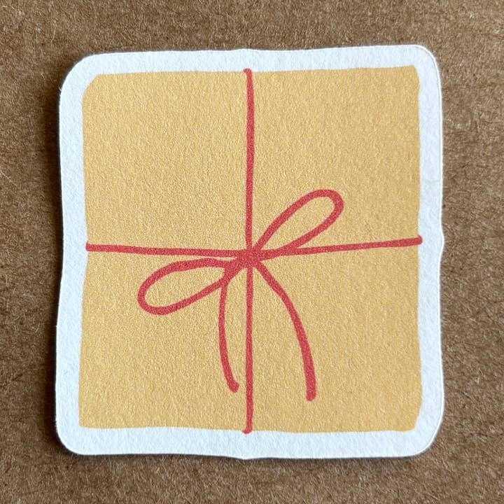 Brun papirpakke bundet med snor gavebånd klistermærke for engroshandel hos AnneArchy