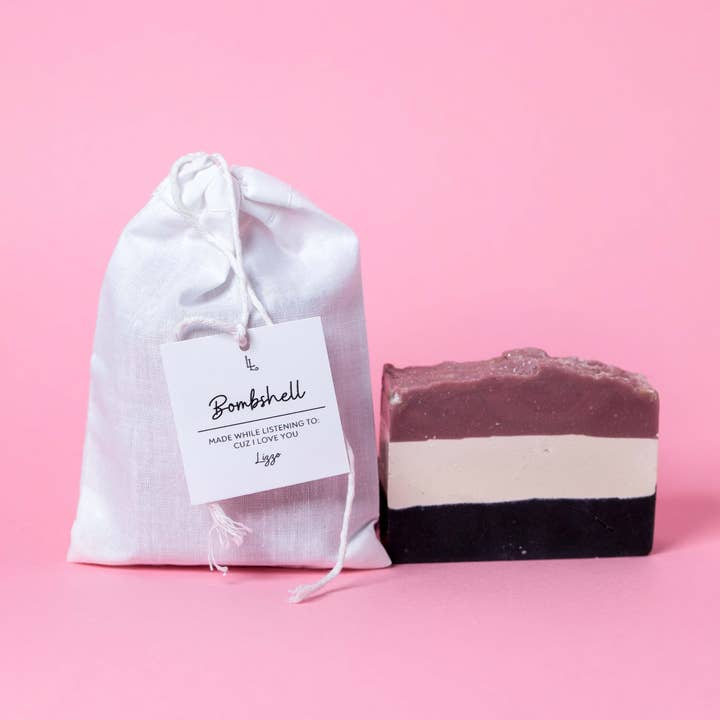 Savon Barre Bombshell pour la vente par LOCAL LATHER REFILLERY & SOAP SHOP