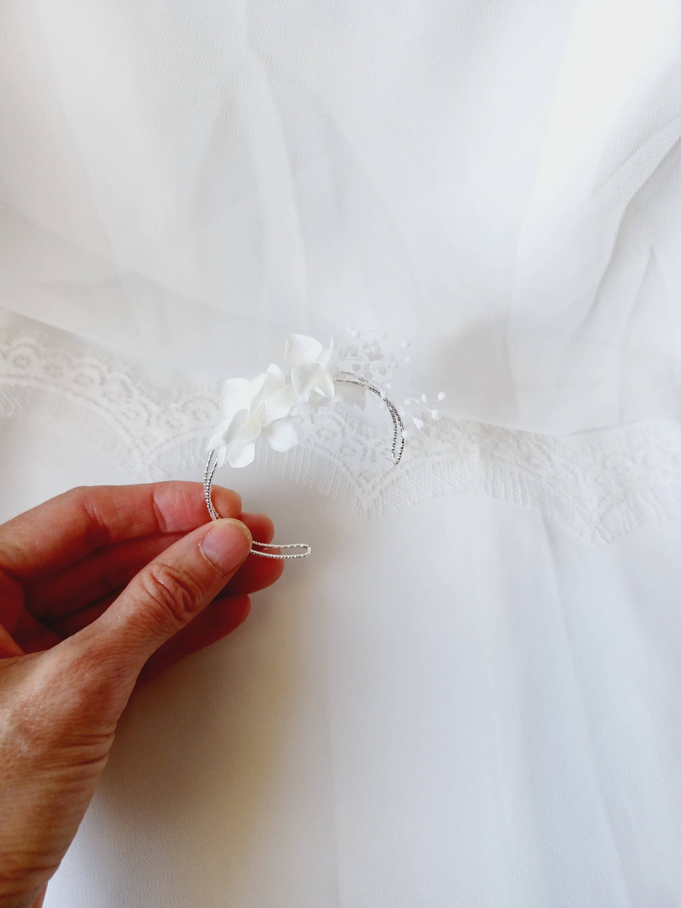 L'atelier du 6 - Wholesale Charm/Dangle Bracelet - Ania- White Flower Wedding Bracelet- Double Cuff5