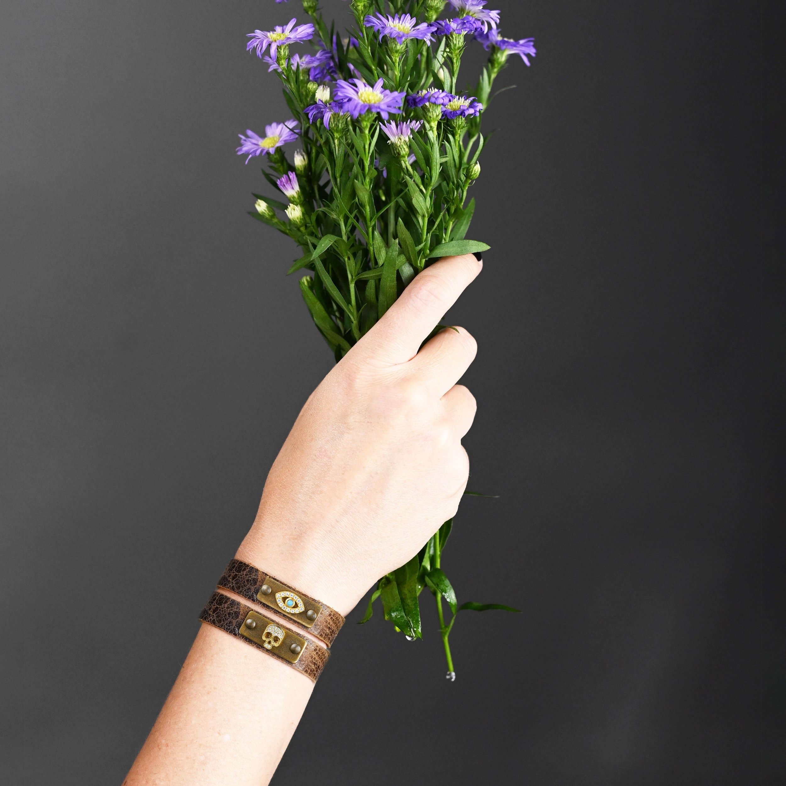 KBD Studio - Venta al por mayor Pulseras tipo brazalete - Brazalete apilable de cuero con Pave Peace4