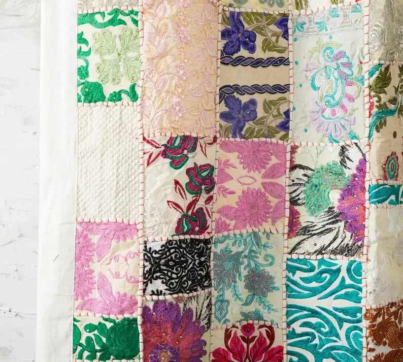 GYPSY STUDIO – wholesale Gardin – Vit stor lapptäcksväggbonad indisk vintage2