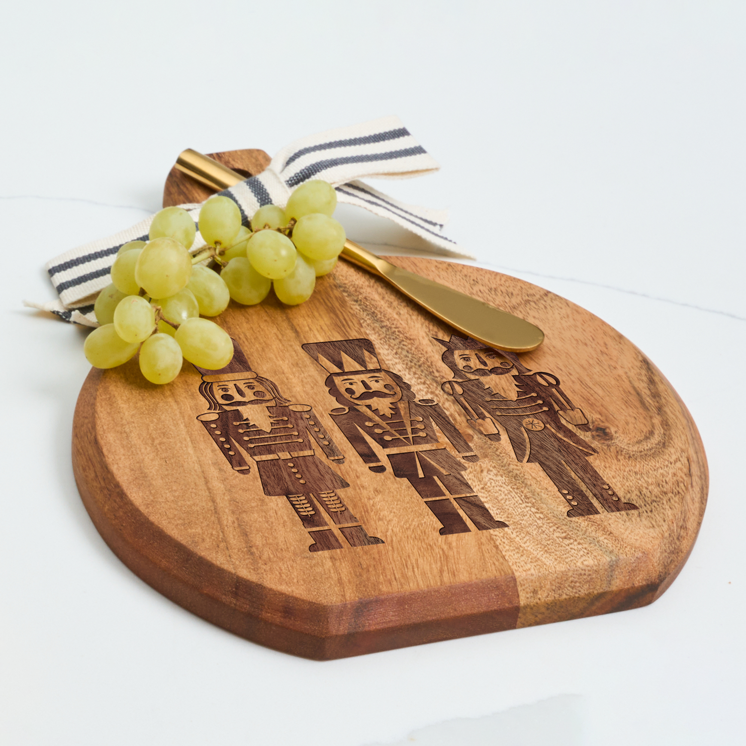 Sophistiplate - Wholesale Cutting Board - Acacia Bevel Board w/ Ribbon & Spreader Knife | Nutcracker1