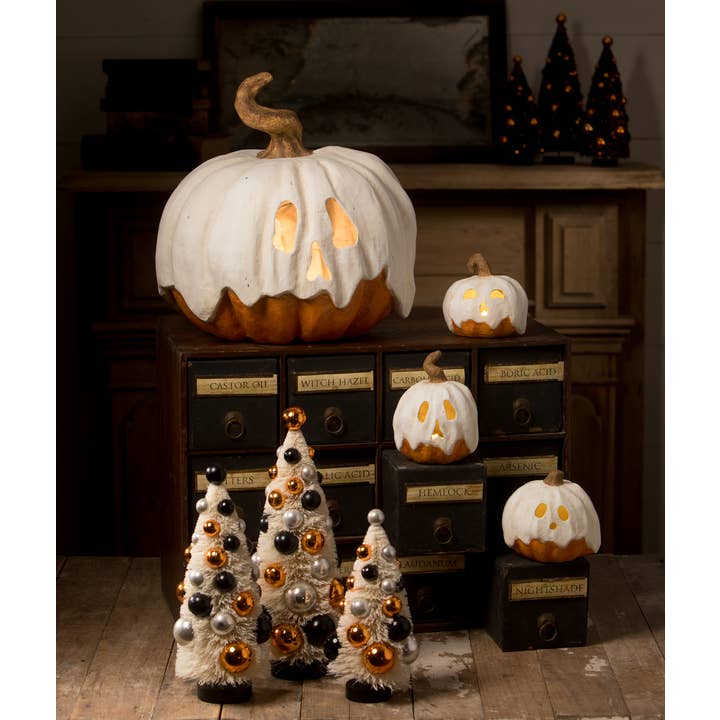 Bethany Lowe Designs - Wholesale Decorative Figurine - Ghost Jack Luminary Squatty2