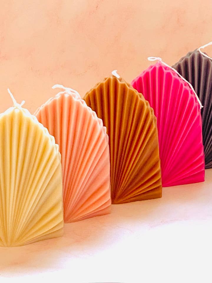 Bougie en cire d'abeille Palm Spear Fan pour la vente par Maple + Love
