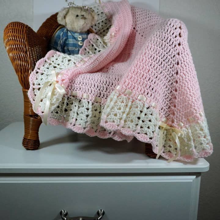 NUOVA Coperta per neonati fatta a mano all'uncinetto per bambina afgana (fiore rosa per la vendita all'ingrosso da parte di Ja Lynn Designs Studio
