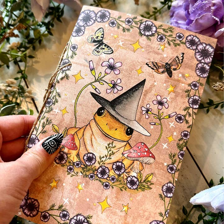 NOMAD Moon Magic - Vendita all'ingrosso Diari/agende - Diario estetico vintage fatto a mano, rana strega e fungo2