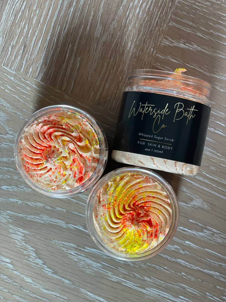 Exfoliant au sucre fouetté ananas et papaye pour la vente par Waterside Bath Co