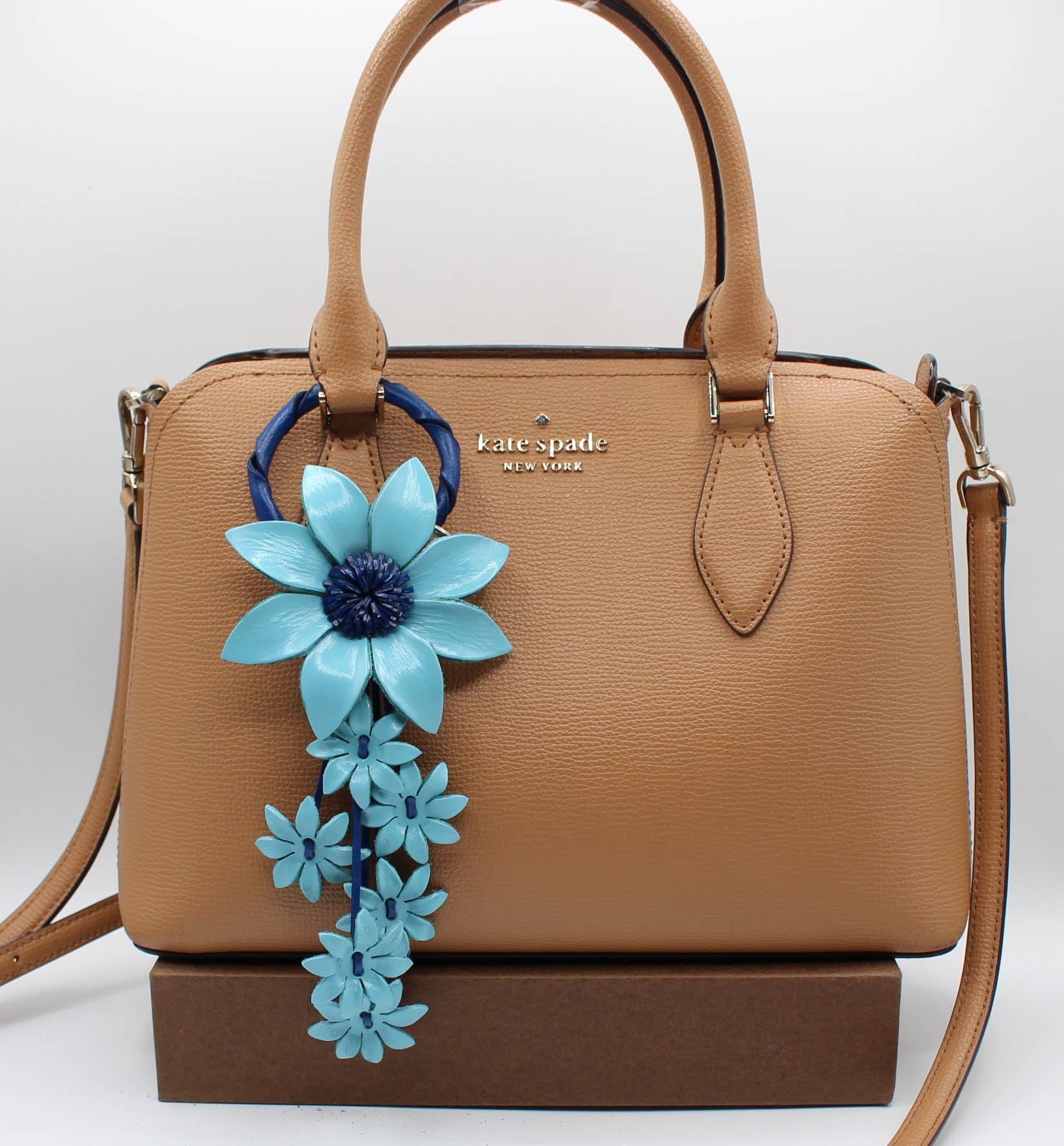 Sunflower Handmade leather inc - Wholesale Keychain - Women's - kc006 leather daisy flower keychain bag charm7