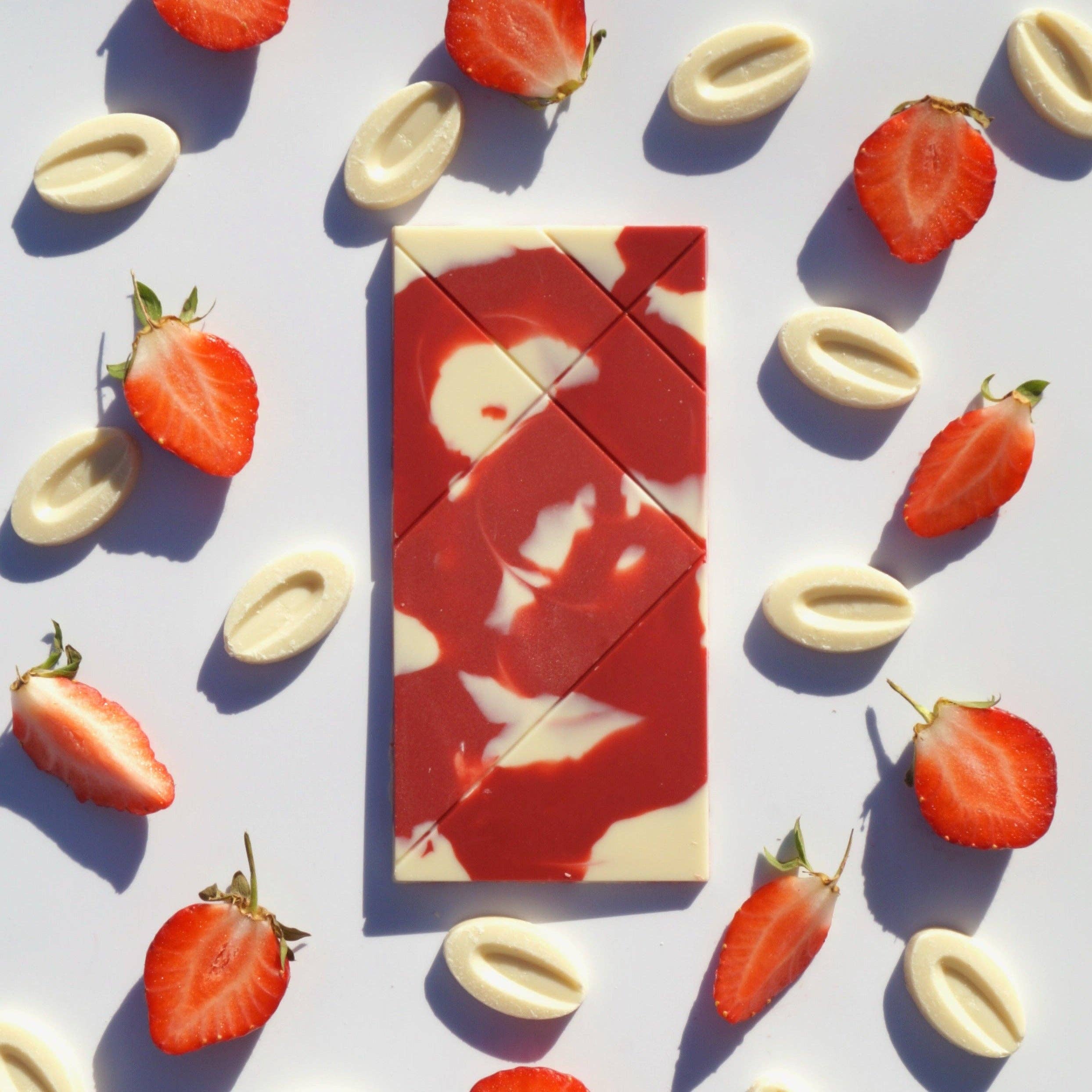 Studio Cocoa - Wholesale Chocolate bar - Strawberries and Cream Tablette (Chocolate Block)