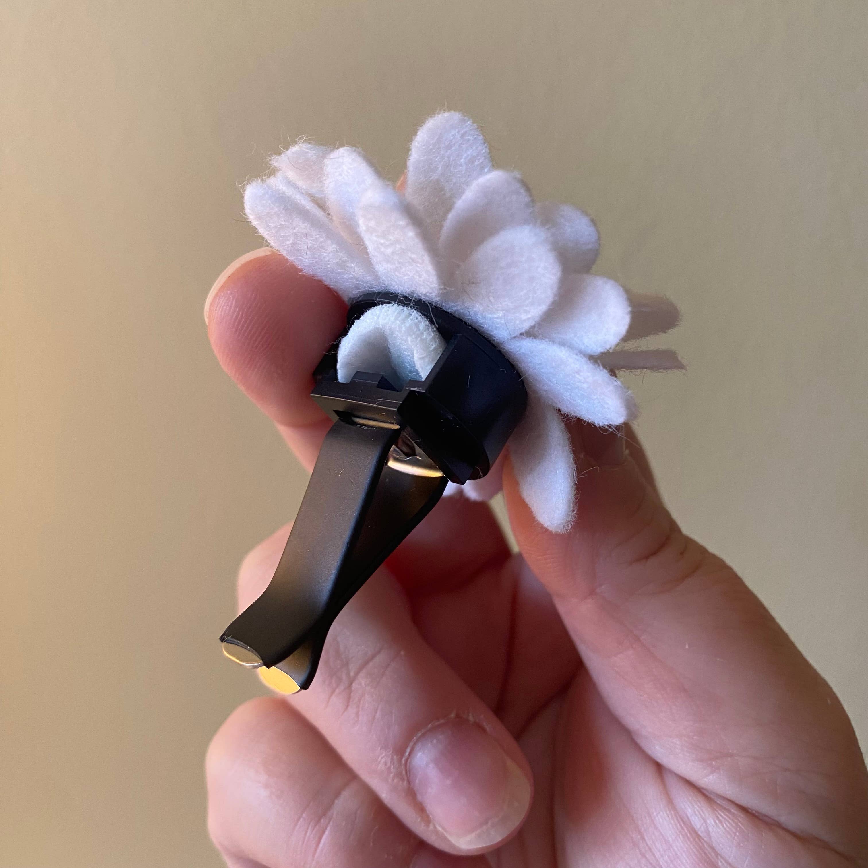 ForgetBKnot - Vente Désodorisant pour voiture – unisexe - Diffuseur d'huiles essentielles pour voiture en feutre avec marguerite4