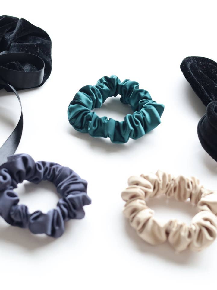 Mini chouchou en satin for wholesale by Gibou