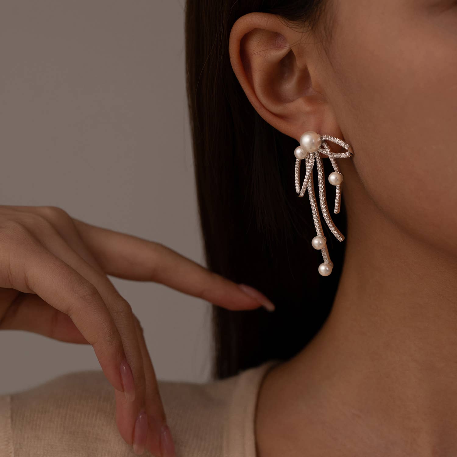 La Solana Design – wholesale Tassel earrings – Silver Pearl Tassel Earrings2