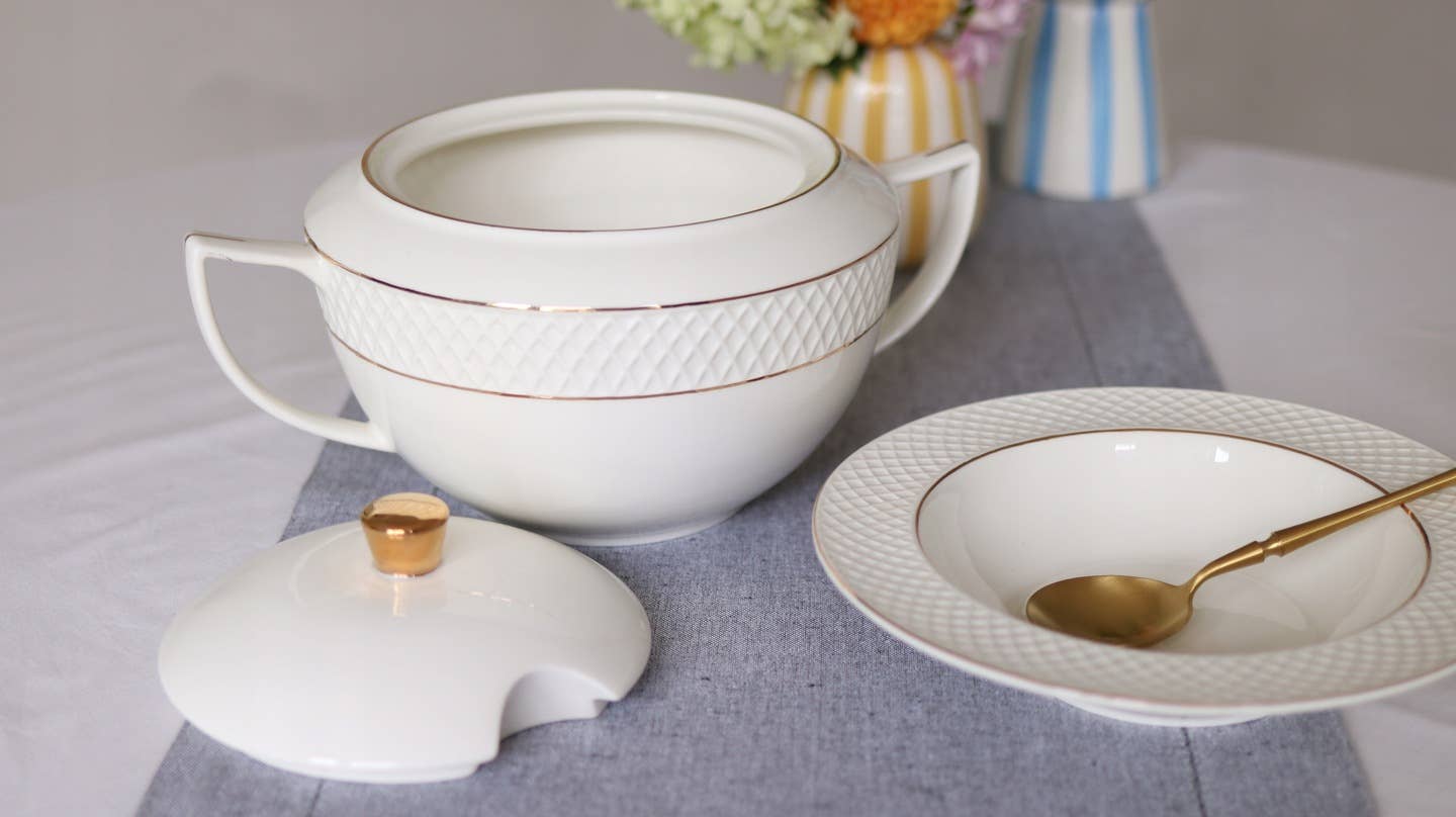 Wilmax Europe - Wholesale Serve Bowl - TUREEN WITH GOLD LINES 2800 ML WL-880102511/A6