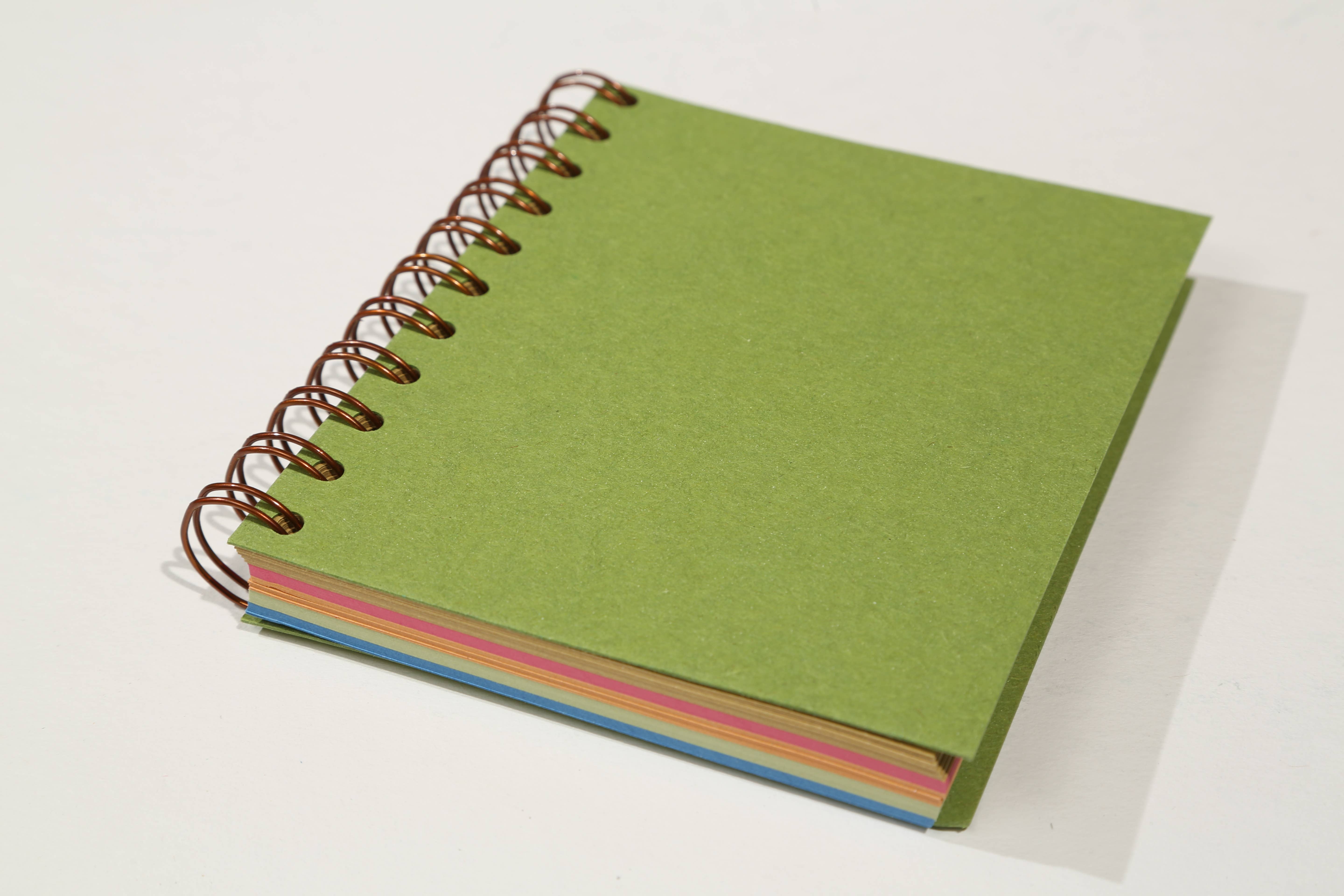 Maki Nature – wholesale Anteckningsblock – Spiralblock 11,5 x 13,5 cm med mångfärgade blad3