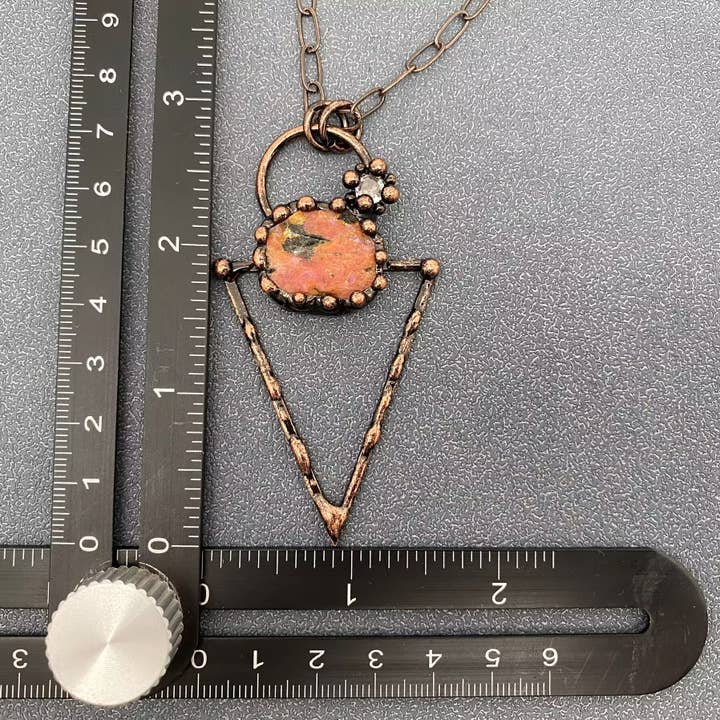 Mio Queena - Wholesale Spiritual Stone/Crystal - CS - Triangle Charm Necklace Inlaid with Natural Redstone