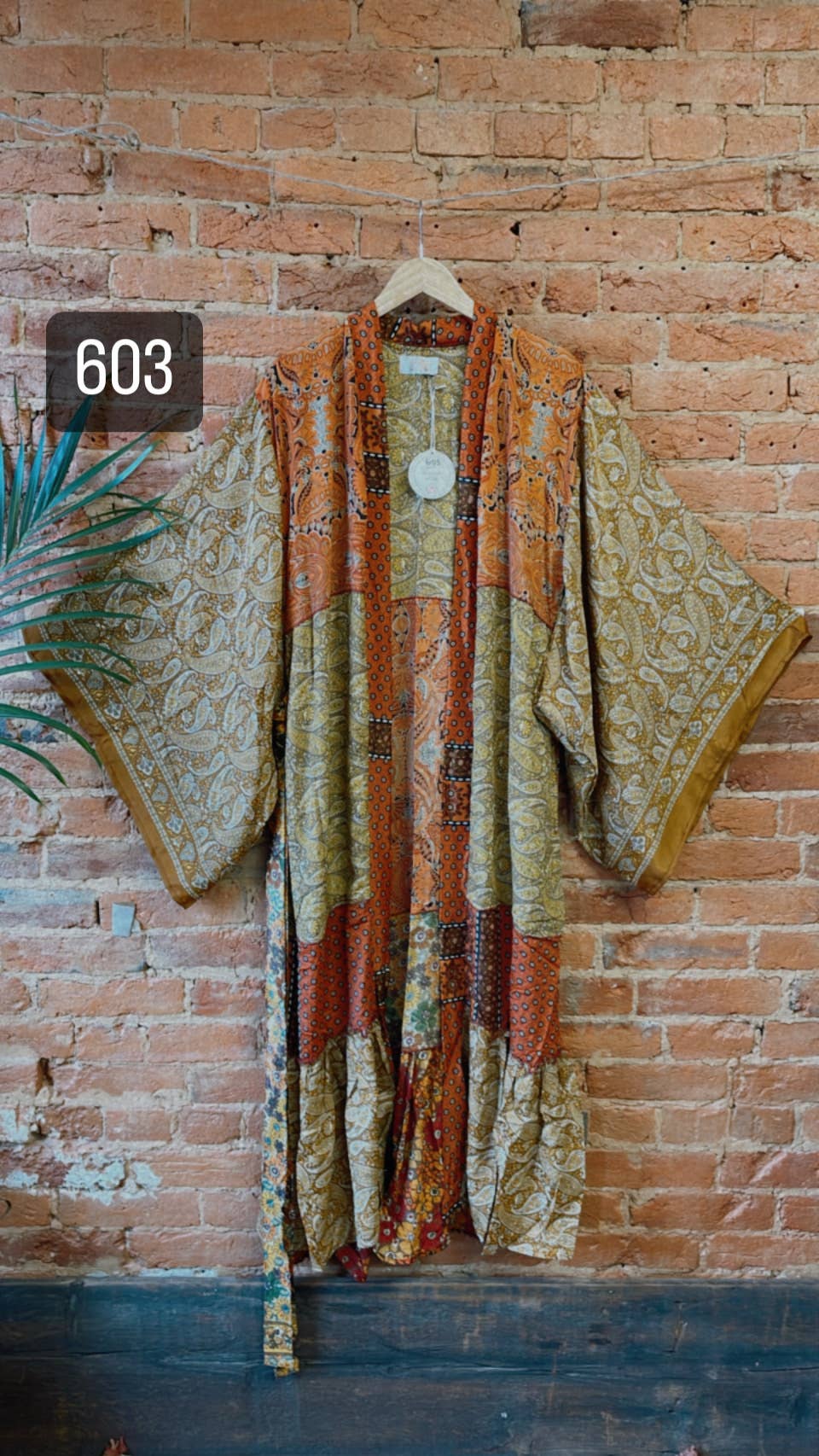 Ora d'oro Kimono Hippie Boho Patchwork, Kimono in Seta con Maniche a Campana Lunghe in vendita all'ingrosso su Faire10