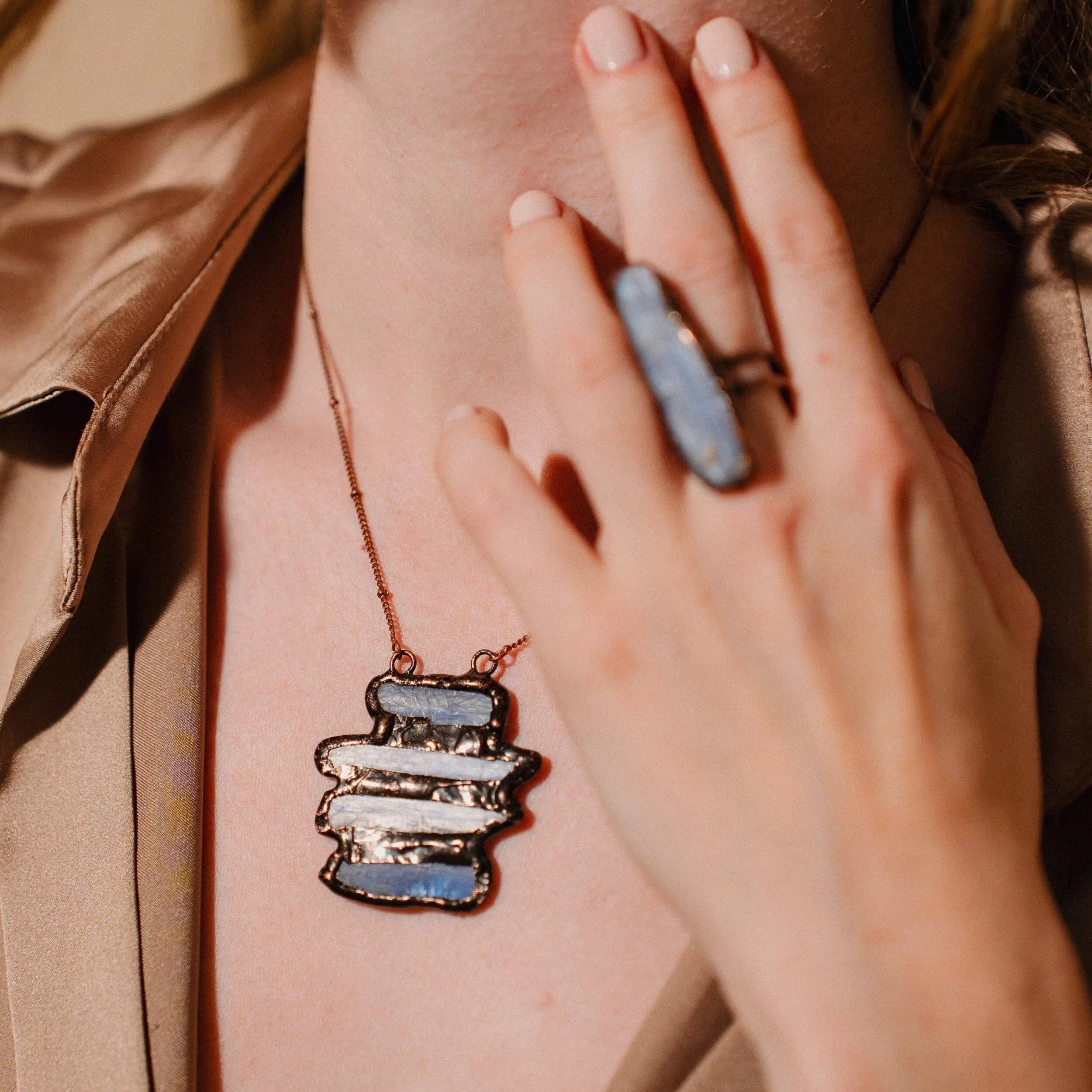 PHOEBE´S - Wholesale Jewelry Set - Healing Crystal Jewelry, Kyanite Stone, Handmade Necklace1