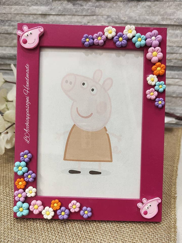Photo frame inspired by Peppa Pig for wholesale by Acchiappasogni Handmade