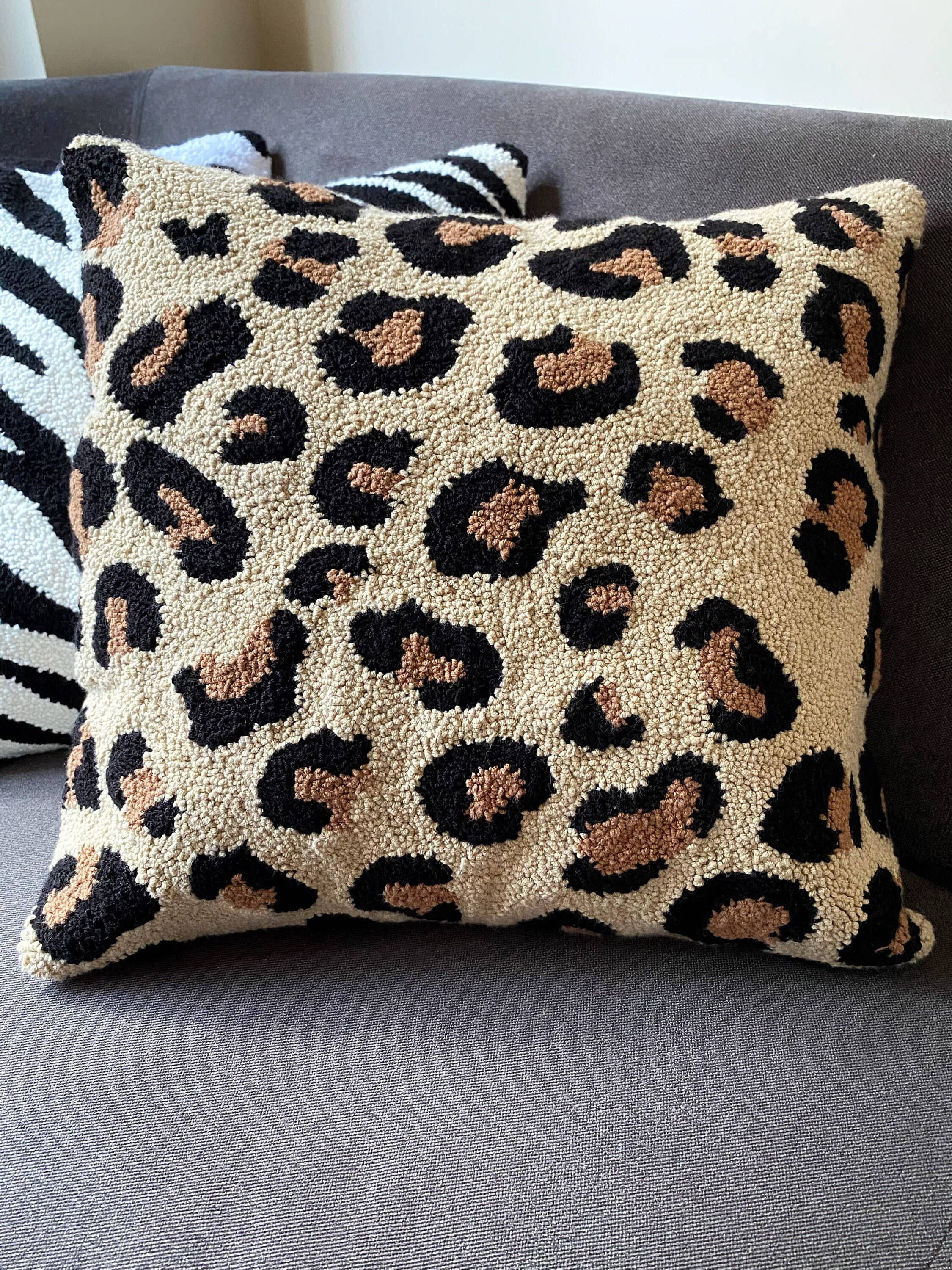 Honey Art and Nature – wholesale Throw pillow cover – Hand Tufted Cheetah & Leopard Embroidered Pillow Covers3