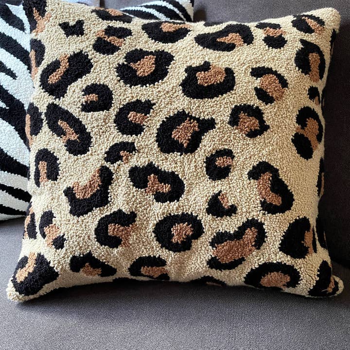 Honey Art and Nature - Vente Housse de coussin - Housses de coussin brodées guépard et léopard tuftées à la main3