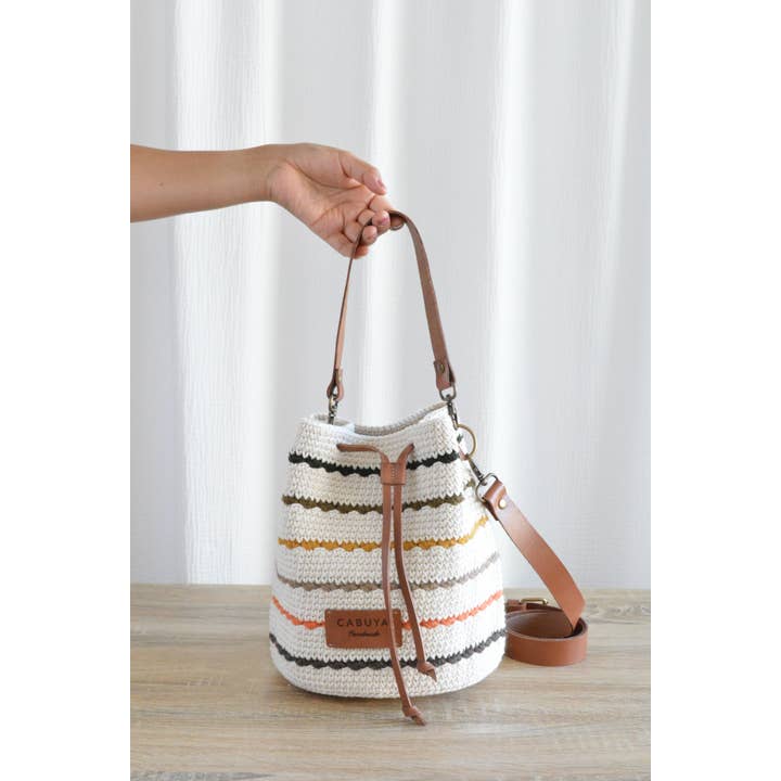 Cabuya Handmade – Engroshandel Crossbodytaske - Dame – Shigra bøtteformet taske med regnbuefarver