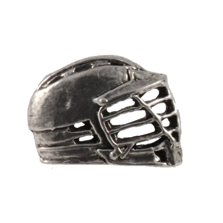 Lacrosse Hjelm Tin revers Pin broche, A552 for engroshandel hos Creative Pewter Designs
