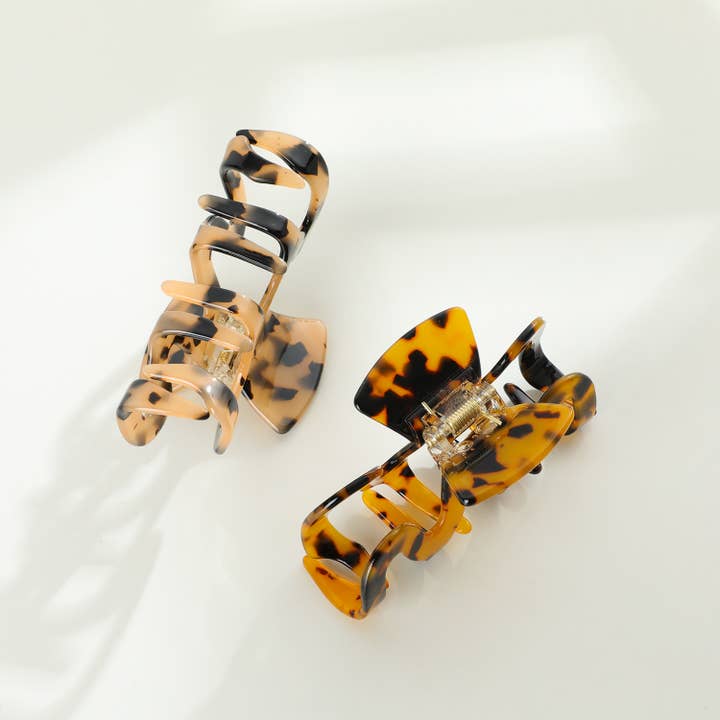 Assorted Esme Large Core | Classic Large Wavy Claw Clip for wholesale on Faire2