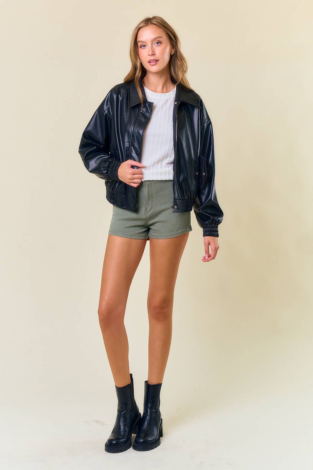 Doe and Rae – Engroshandel Bomberjakke - Dame – OVERDIMENSIONERET BOMBERJAKKE I VEGANSK LÆDER - 10622J10