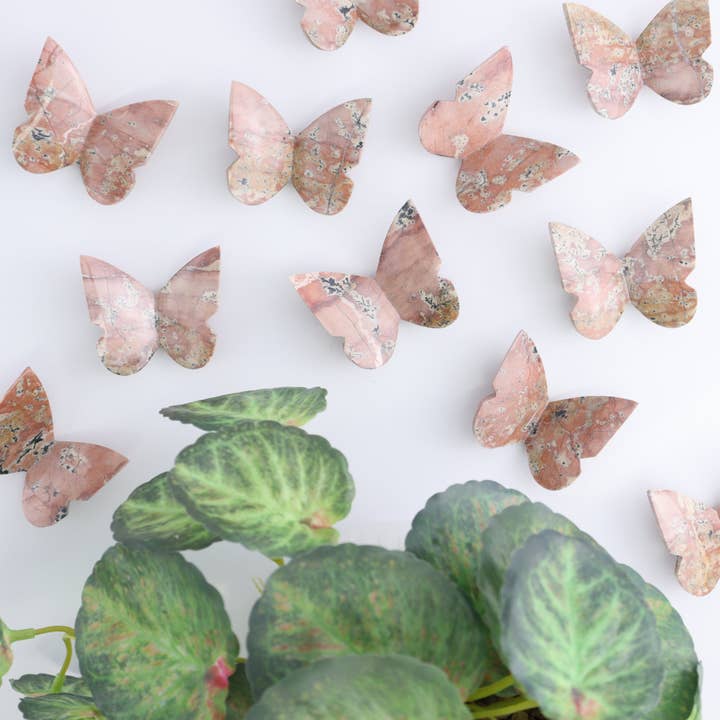 Un papillon en agate dendritique rose pour la vente par Mi Esperanza Minerals