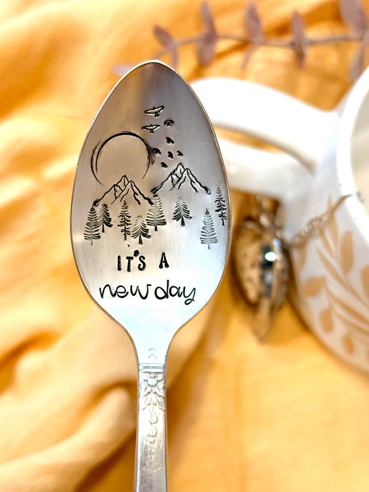 Cuillère à café estampillée, nature, c'est un nouveau jour ! pour la vente par The WildSmith
