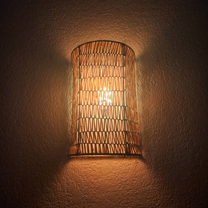 Applique murale en raphia faite main pour la vente par LeBazare