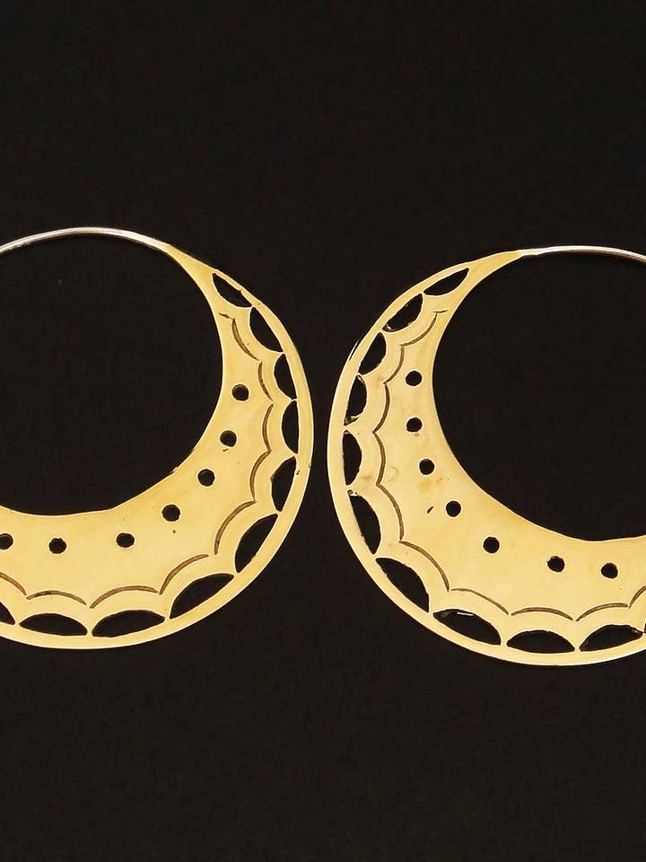 „Tarook” (kleine) messing oorbellen voor wholesale door Tika