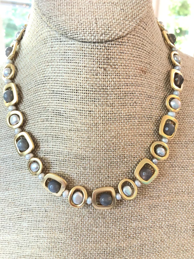 Studio G - Vendita all'ingrosso Collane di perline/perle - Collana Moderna con Perle d'Acqua Dolce e Pietra2