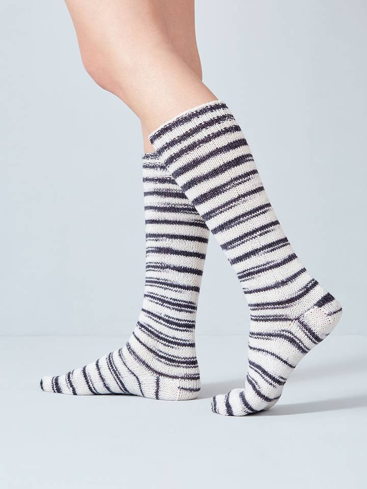 Kit Calzini Uneek | Zebra per la vendita all'ingrosso da parte di Urth Yarns
