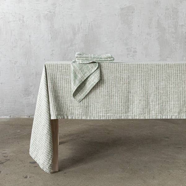 LinenMe - Wholesale Tablecloth - Linen Tablecloth Forest Green Natural Brittany6