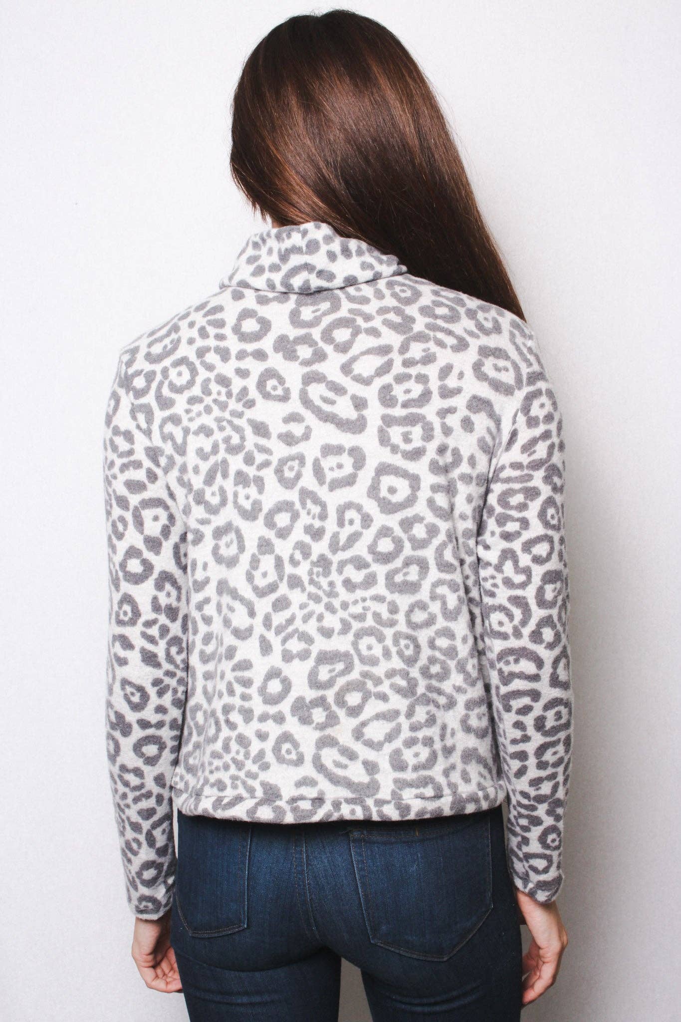 Good Stuff Apparel - Wholesale Gebreide top - Dames - Fuzzy damestop met lange mouwen en capuchon met dierenprint4