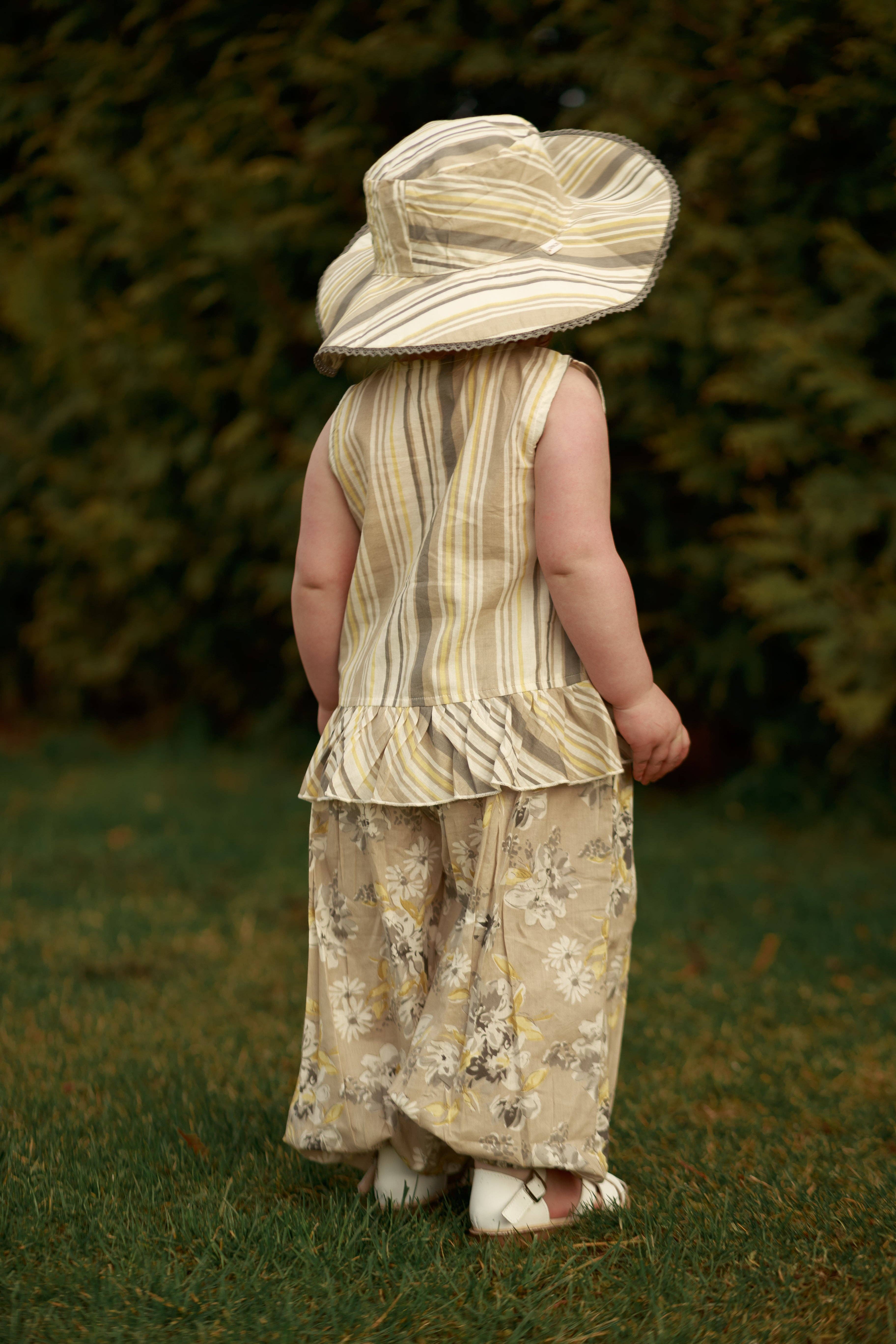 Yo Baby - Wholesale Sun Hat - Kids - Reversible Brown Floral & stripe Kids' Sun Hat with Lace Detail2