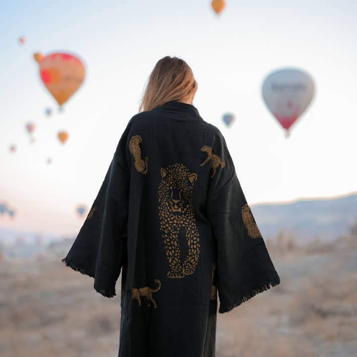 Robe Kimono Preto com Estampa de Tigre por atacado de Moa