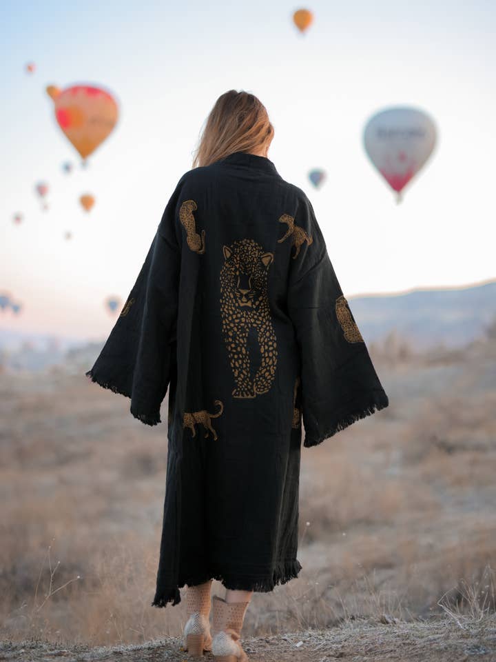 Moa - Wholesale Kimono - Women's - Tiger Black Kimono Robe