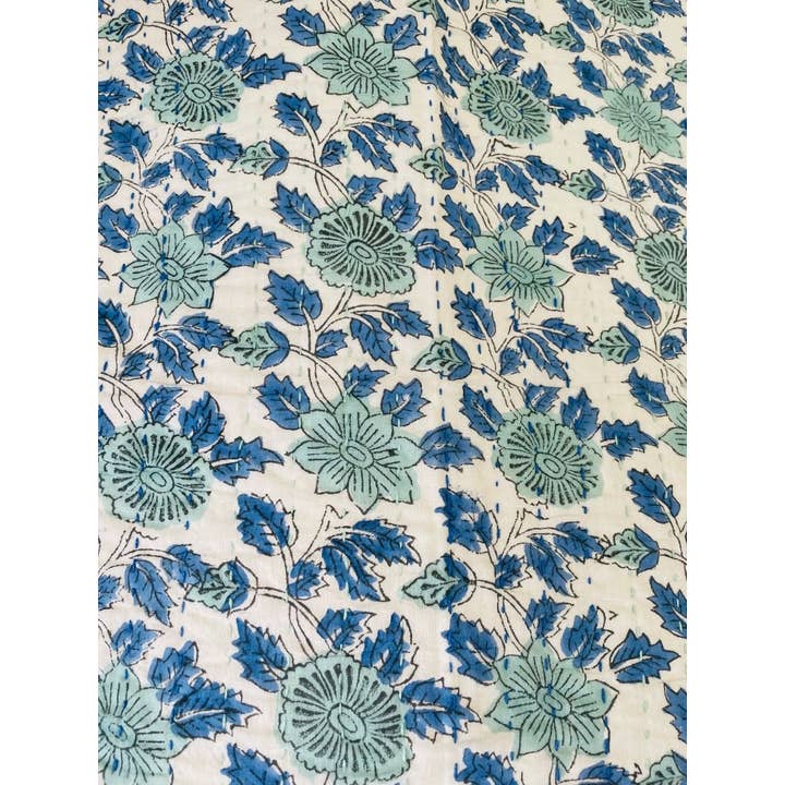 Türkis / Blau Florale Kantha-Decke 130x180cm für den Großhandel von Status Collections