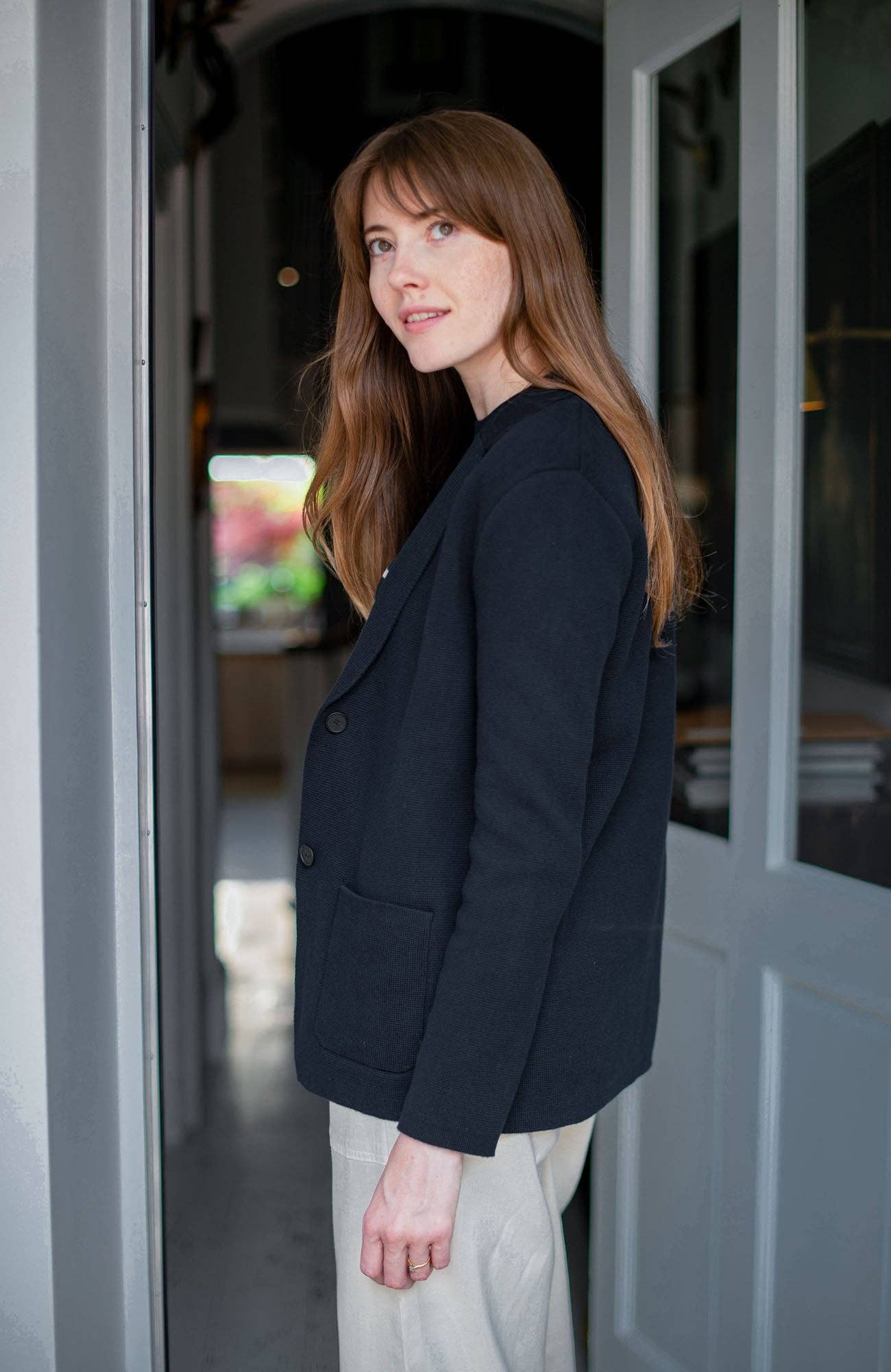 Paul James Knitwear – wholesale Blazer - Dam – Stickad kavaj i medelvikt bomull avslappnad passform för kvinnor9