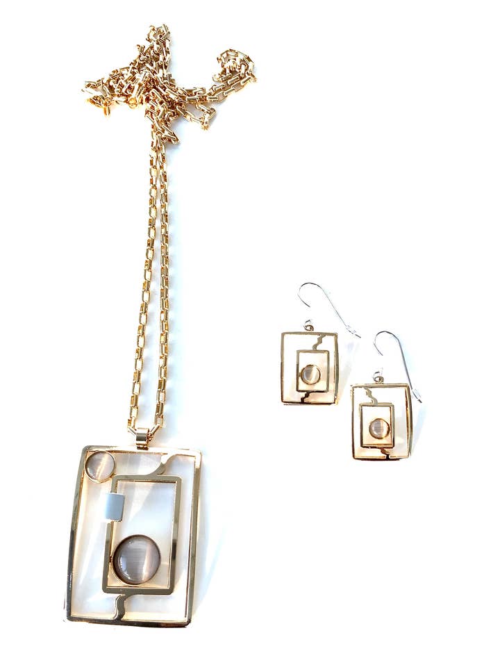 CONJUNTOS (QY) - Conjunto de Pingente em Corrente (Q) 32'' & Conjunto de Brincos de Fio (Y) por atacado de Christophe Poly / Crono Design