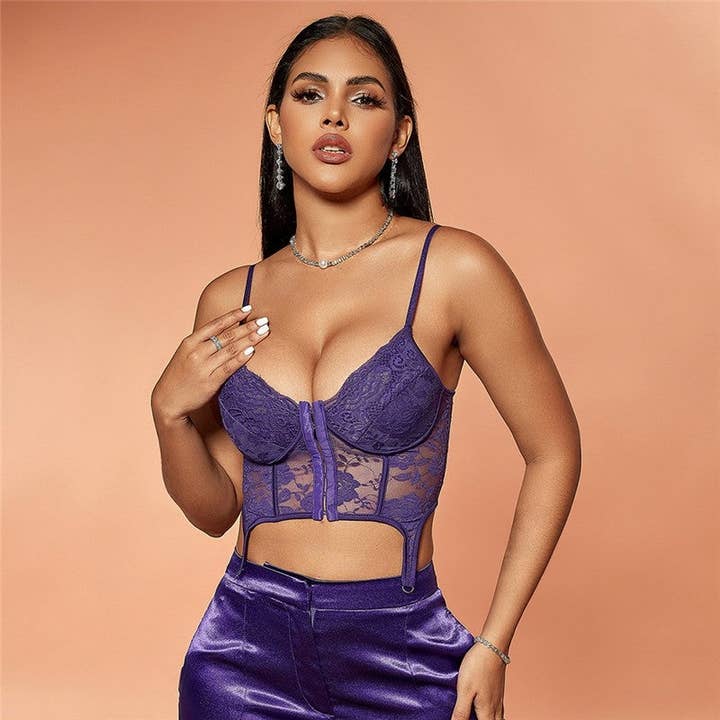 Camisole moulante sans manches en dentelle dos nu de couleur unie pour la vente par UZ Wholesale Store